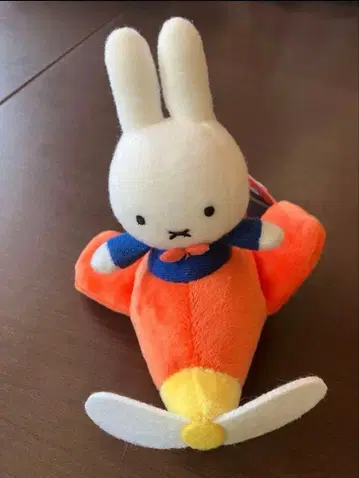 하우스텐보스 나인체 비행기 미피 마스코트 키체인 비행기