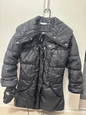 adidas 블랙 다운 자켓 M 사이즈