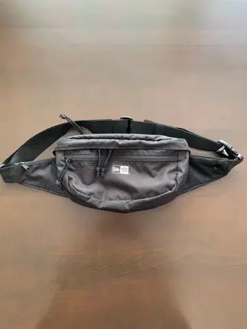 New Era 바디백
