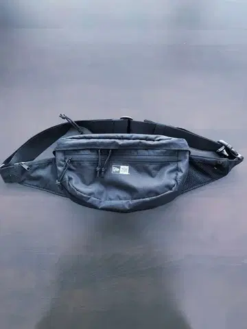 New Era 바디백