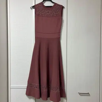 토코 클로젯 레이스 슬리브리스 원피스 플레어 스커트 니트 원피스