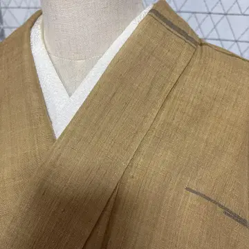 연한 황토색 생사 견직물