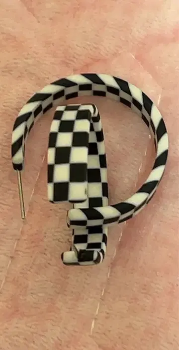 체커보드 후프 귀걸이