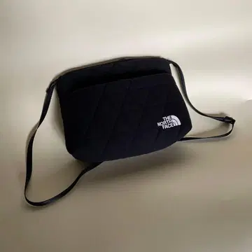 THE NORTH FACE 퀼팅 숄더백 블랙