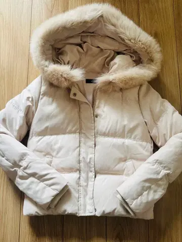 사리아 베이지 다운 자켓 퍼 포함