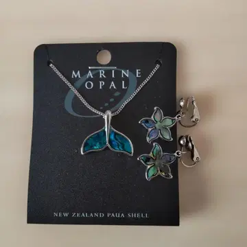 MARINE OPAL 고래 꼬리 목걸이와 꽃 귀찌 세트
