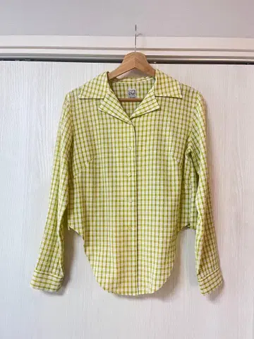 준코 시마다 오픈 카라 셔츠