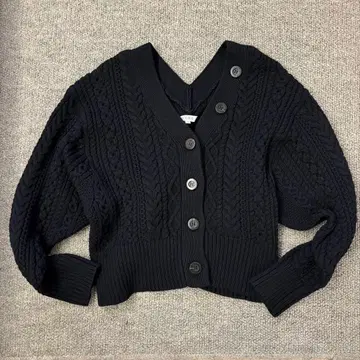 새상품급 플라스테 PLST 니트 상의 블랙 M 사이즈