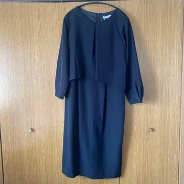 THE SHOP TK 블랙 긴팔 무릎 기장 원피스