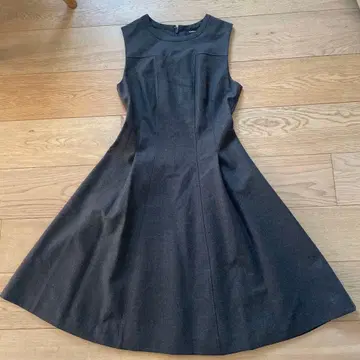 theory 슬리브리스 플레어 원피스 다크 그레이