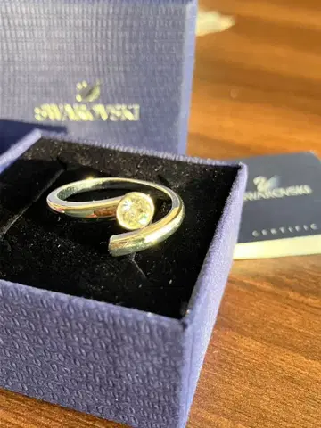 SWAROVSKI 스와로브스키 반지 [ 16호 ] 나선형 실버 컬러