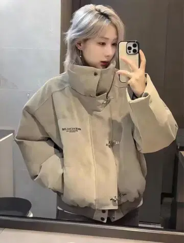 베이지 다운 자켓 높은 옷깃