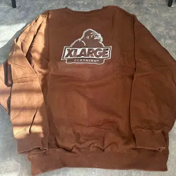 XLARGE 브라운 로고 맨투맨