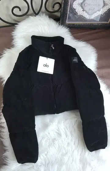 새상품 alo Micro Corduroy Dreamy Puffer