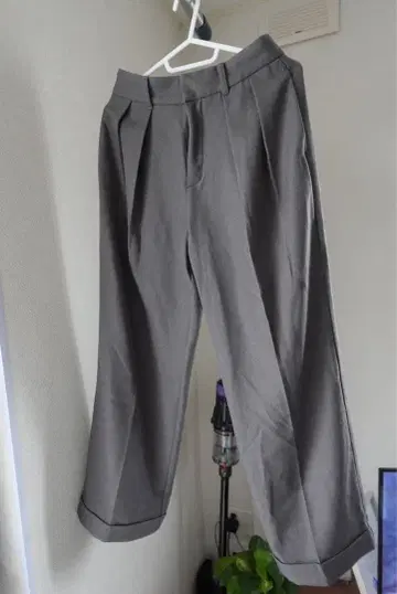 그레이 플리츠 슬랙스