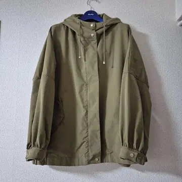 후드 부착 올리브 점퍼