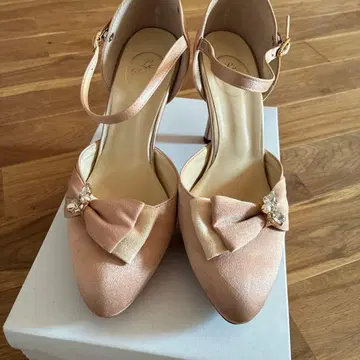 리본 포함 핑크 높은 힐 펌프스