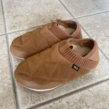 Teva 스웨이드 브라운 슬립온