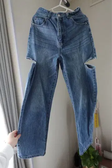 컷 아웃 디자인 하이웨스트 데님 팬츠