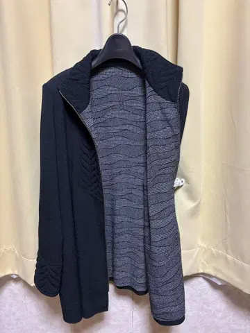 시선당, 블랙과 그레이의 리버서블, 자켓