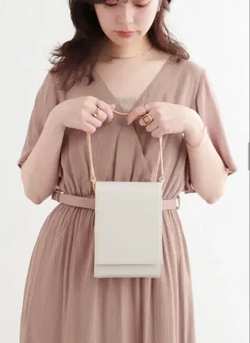 내추럴 꾸뛰르 미러 인 숄더백