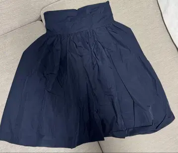 새상품급 FRAY I.D 네이비 플레어 스커트 사이즈 0