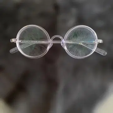 진스 안경 콘스탄틴 그루치치