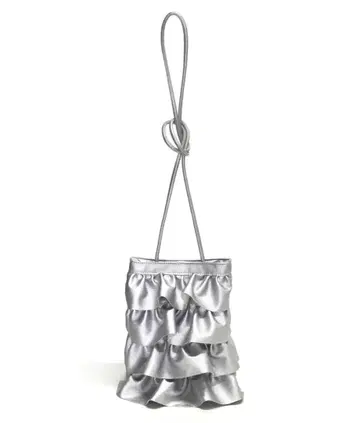 Casselini(캐세리니) 실버 프릴 디자인 숄더백