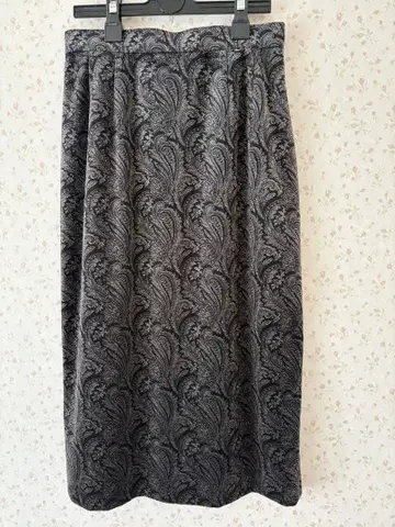페이즐리 무늬 무릎 아래 타이트 스커트 S 사이즈