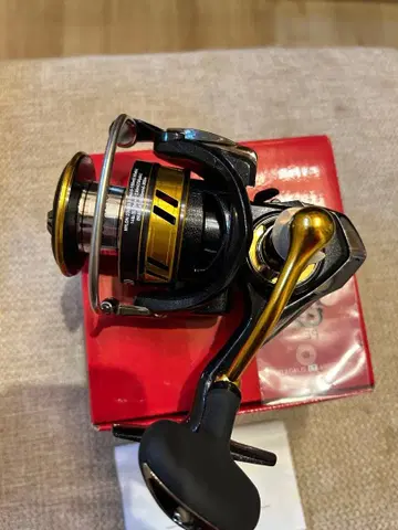 새상품, 미사용 다이와 18 레가리스 LT 4000D-CXH 스피닝 릴