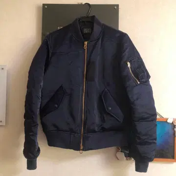 투모로우랜드 다운 MA-1 퍼플 새상품급