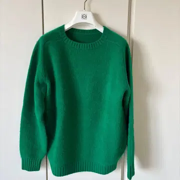 다나카 씨의 그린 크루넥 긴팔 니트 스웨터