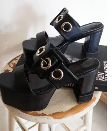 MURUA 와이드 벨트 샌들