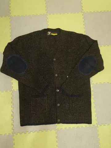 FAT 다크 브라운 V넥 가디건