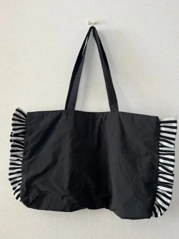 보더스 앳 발코니 나일론 토트백 블랙 프린지 블랙