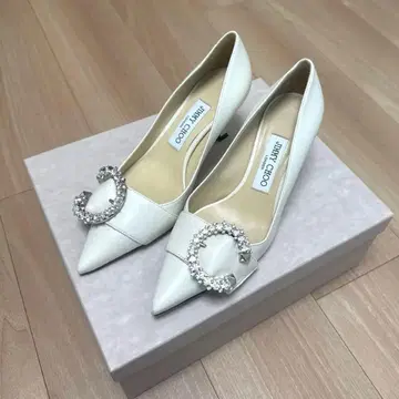 [ 새상품급 ] JIMMY CHOO 비쥬 화이트 펌프스 36.5