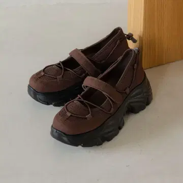 레이스업 발레 스니커즈 570526