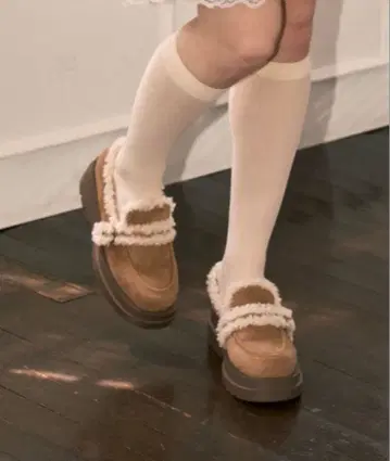 Fi.n.t 벨트 사용 페이크 무스탕 신발