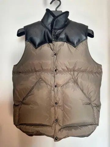 [ 새상품급 ] 로키 마운틴 페더베드 다운 베스트 사이즈 38