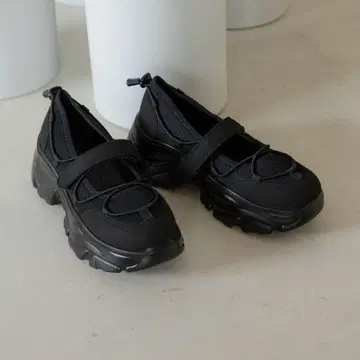 레이스업 발레 스니커즈 570526