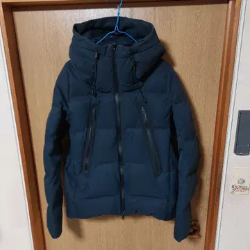 데상트 올마운테니어 다운 사이즈 S