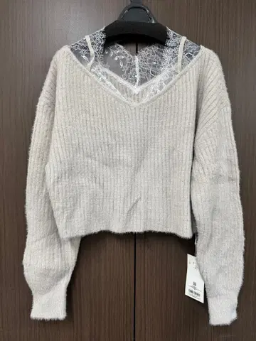 JILL BY JILLSTUART 레이스 절개 V넥 리브 니트