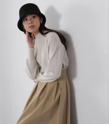 NATURAL BEAUTY BASIC FOX 혼 젠틀리 니트 베이지