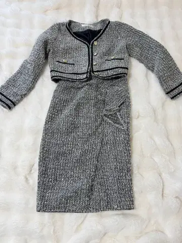 트위드 자켓 & 타이트 스커트 셋업