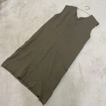 올리브색 슬리브리스 V넥 원피스