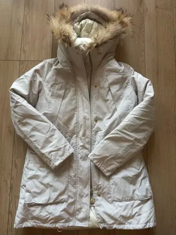 Green label relaxing 퍼 달린 화이트 다운 자켓