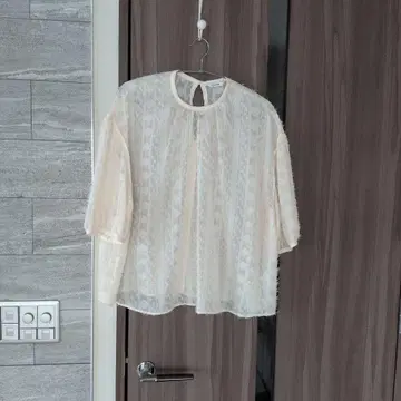 CLANE 아이보리 프릴 긴팔 블라우스