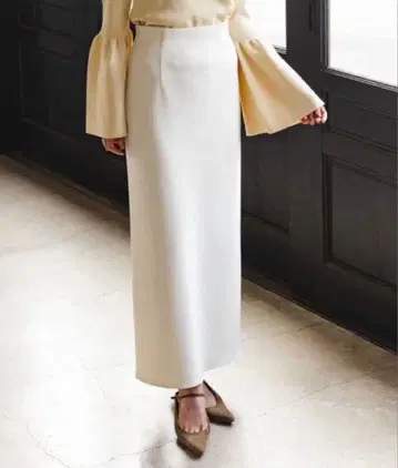 이번 시즌! noble 컴포트 저지 라이크 타이트 스커트 화이트 36