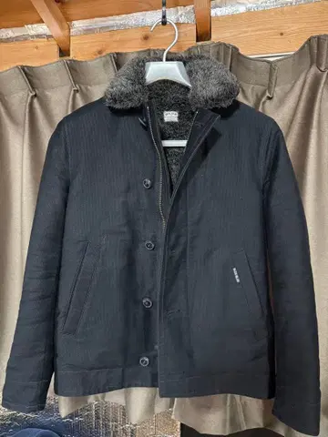 H.R. MARKET BLUEBLUE 퍼 달린 밀리터리 자켓 블랙