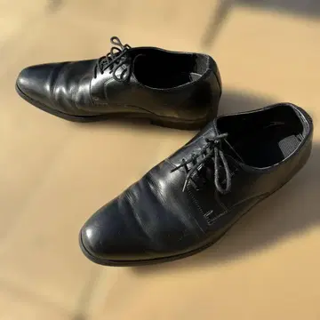 가죽 신발 24.5cm 25cm 블랙 심플한 디자인